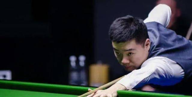 在足球场上 在足球场上