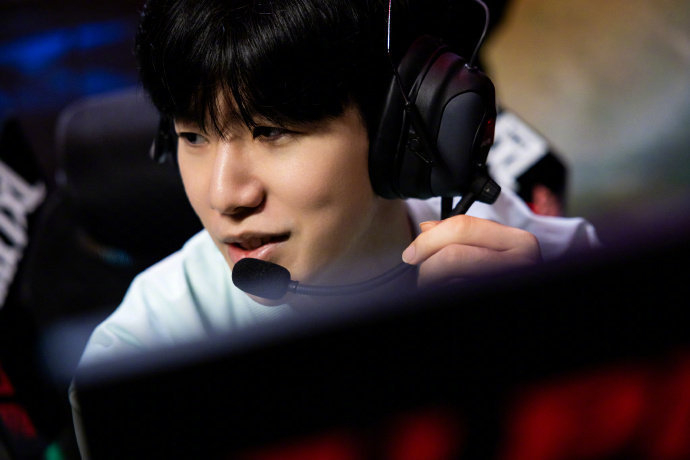 日本队通过 日本队通过